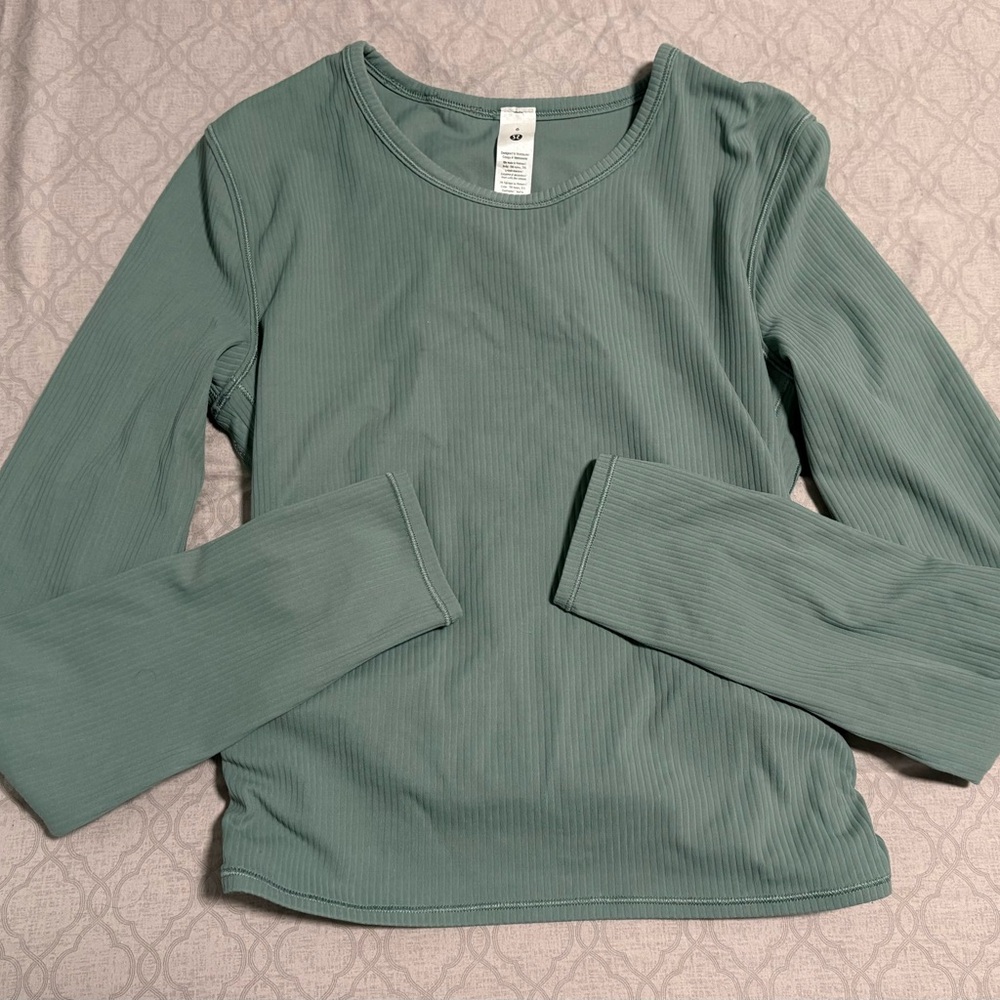 NEW Lululemon twist back long sleeve